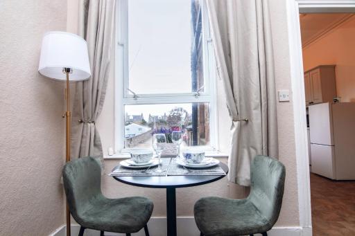 The Summit West End- Elegant Apartment with Free Parking in Prime Location - Housity