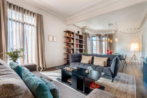 Casagrand Luxury Suites Barcelona - Housity