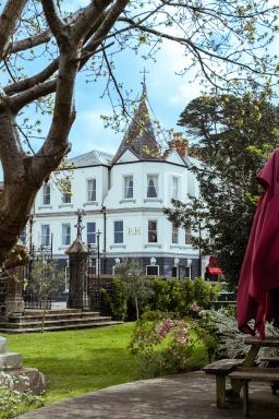 The Royal Hotel - Housity