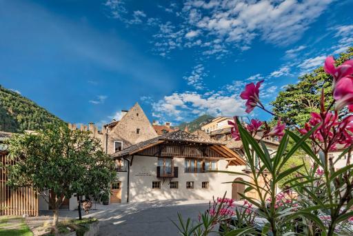 Weingut Schmid Oberrautner Apartment Suites - Housity