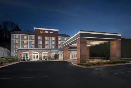 Country Inn & Suites by Radisson Asheville Downtown Tunnel Road - Housity