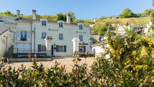 Logis Hôtel Le Bussy - Housity