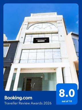 Super Townhouse Eden Garden Zirakpur - Housity