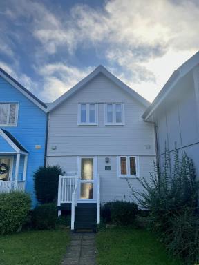 Kinsale Lodge · Cotswolds Lakeside - Spring Lake - Housity