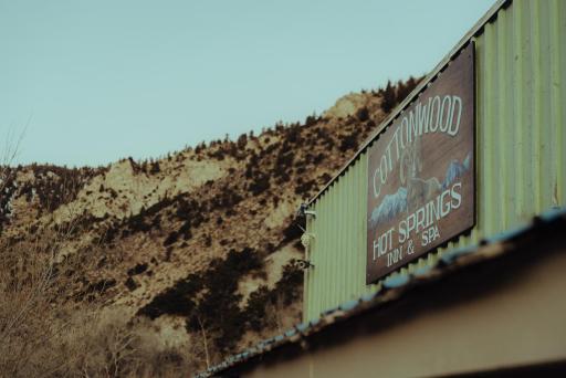 Cottonwood Hot Springs Inn & Spa - Housity