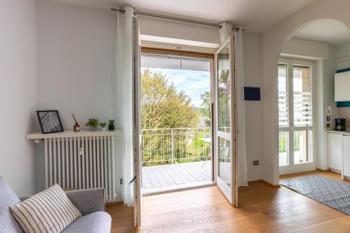 Suite 51 Appartamento con terrazzo a 50 mt dal lago - Private Parking - Hizvo