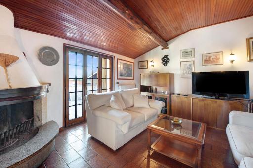 Lake View Apartment - Housity