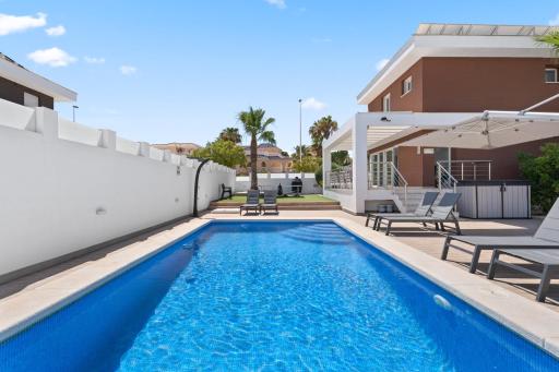 Casa Bos Orange Pool and Jacuzzi - Housity