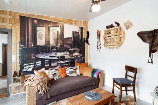 Wildwest Lounge - Housity