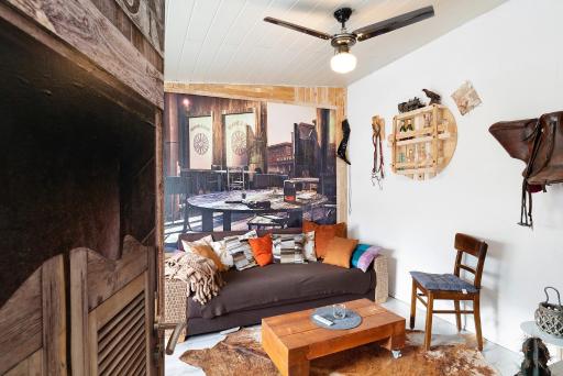 Wildwest Lounge - Housity