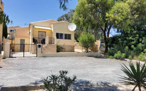 Villa Rosa - La Marina Urbanisation - Housity