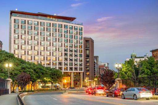 Cambria Hotel Boston Downtown - Seaport - Housity