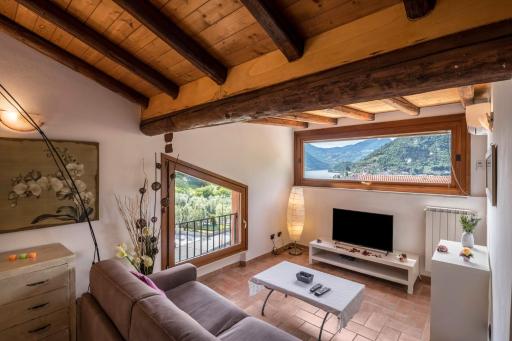 Mansarda con vista lago - Housity