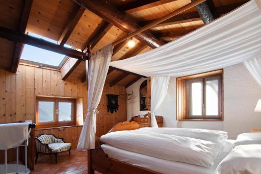 Stone House of the year 1500 - Housity