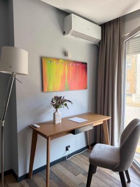 Stylish Downtown Apartment - Housity