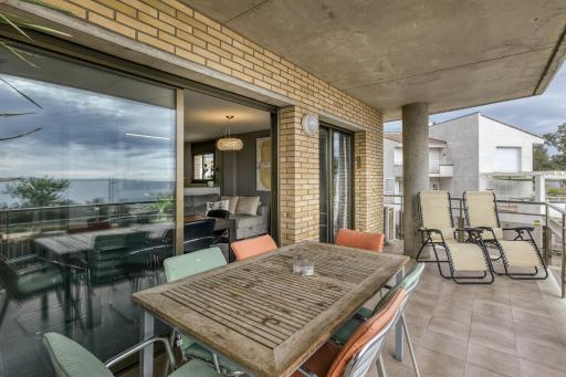 Roses Frontline perfect for family - Housity