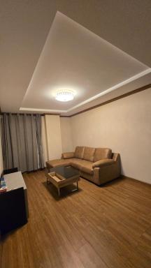 2 Bedroom Apartment with Balcony & Mountain View - Housity