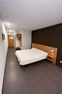 Hostal Mediterranea - Housity