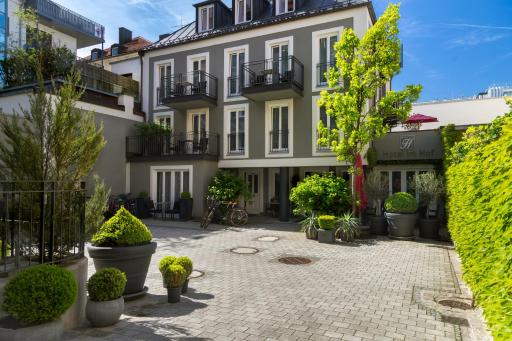 Hotel im Hof - Housity