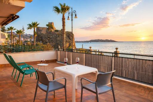 La Terrazza sul Mare Modern Apartment - Housity