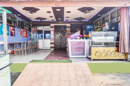 SPOT ON Shiva Family Restaurant Guest House - Housity