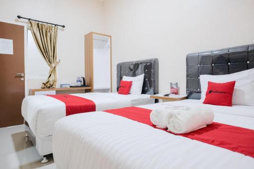 RedDoorz Plus at Permata Guesthouse Lampung - Housity