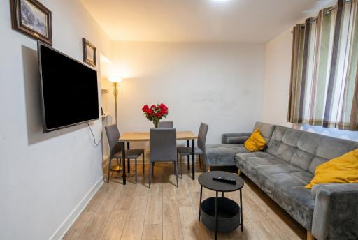 Conmere Square Apartment - Housity
