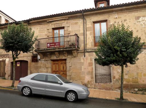 Hostal Puerta Medina - Housity