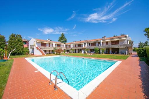 Cinzia Apartment Front Beach - Happy Rentals - Housity