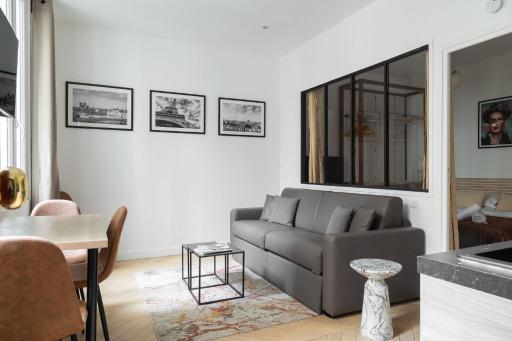 TheBlueStay 350 - Stunning Apt in République - Housity