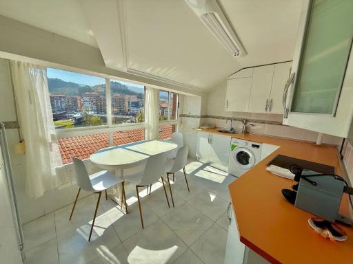 Izaro Home, coqueto piso con vistas al puerto - Housity
