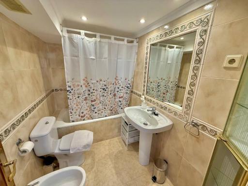 Izaro Home, coqueto piso con vistas al puerto - Housity