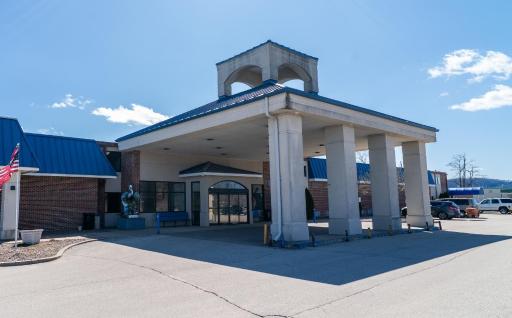 Coratel Inn and Suites By Jasper Lacrosse - Housity