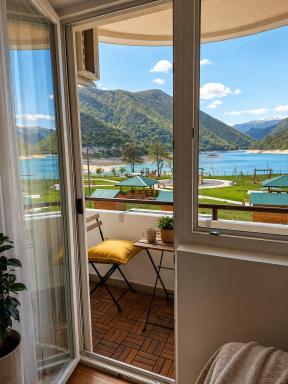 Apartment Lake story - Hizvo