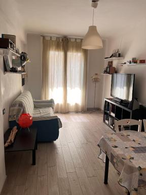 Grand F2 60mq centre Antibes, proche plages, commerces, 2 balcons, parking, train, bus, deco vintage, pet friendly - Hizvo