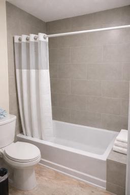 Riverleaf Inn Mission Valley - Housity