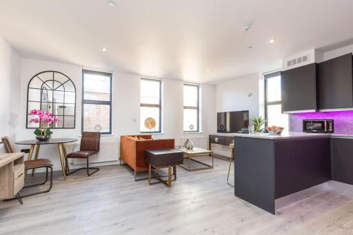 Sussex House 20 - Artistic Luxe 1 Bed Apartment - Housity
