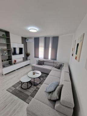 LUX Apartman Zivinice - Housity