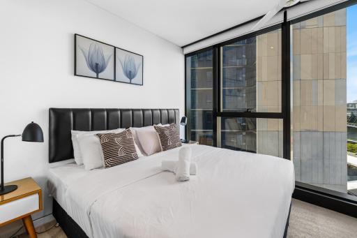 CBD RiverView 2Bed Apt Kingbed at Tallest building - Housity