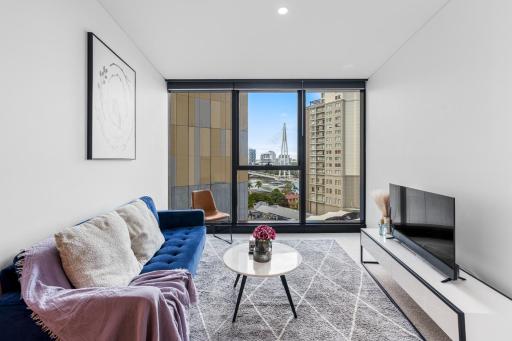 CBD RiverView 2Bed Apt Kingbed at Tallest building - Housity