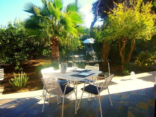 Buena Vista - Country Villa - Free Wifi, Outdoor Shower - Housity