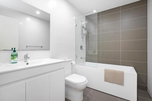 BOT17 l Sunny 1 Bedroom Retreat with Parking in Botany - Housity