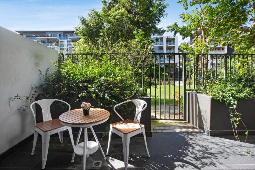 BOT17 l Sunny 1 Bedroom Retreat with Parking in Botany - Housity