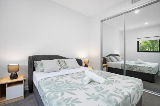 BOT17 l Sunny 1 Bedroom Retreat with Parking in Botany - Housity