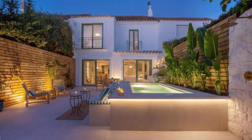 VACATION MARBELLA I Casa Savia, Private Pool, BBQ, Renovated in 2024, Luxury Ample Interiors, Next to Restaurants, 10min walk to the Beach - Hizvo