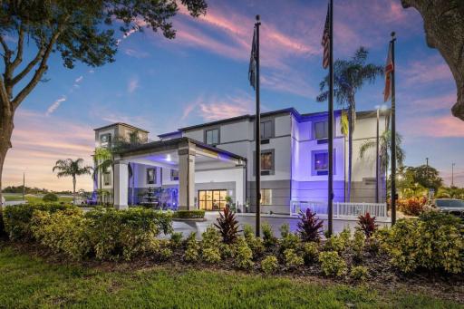Clarion Pointe Lakeland I-4 - Housity