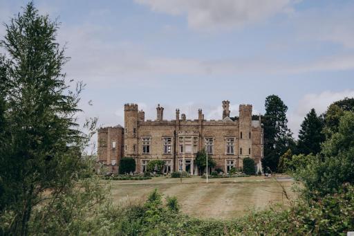 Cave Castle Hotel - Housity