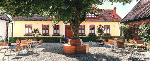 Blåsingsborgs Gårdshotell på Österlen - Housity
