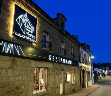 Auberge Du Cheval Blanc - Logis Hotel - Housity