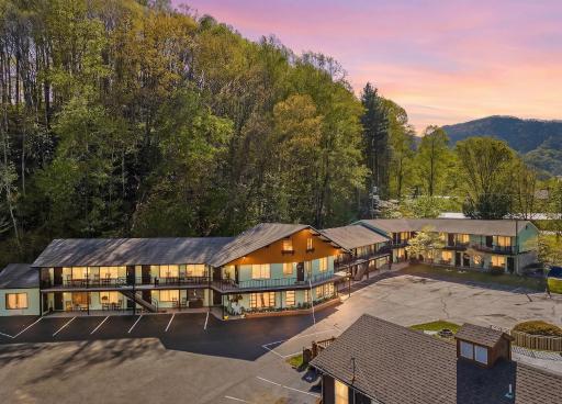 Castlewood Inn - Housity